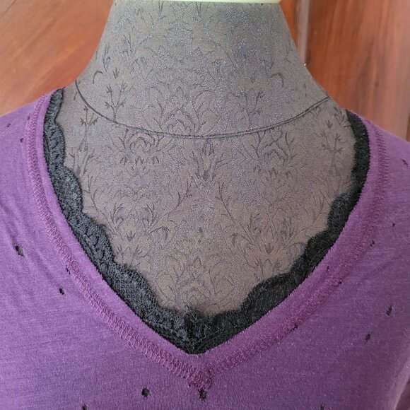 Torrid Distressed Purple Short Sleeve V-Neck T-Shirt With Lace Details 0 Large - Picture 4 of 9